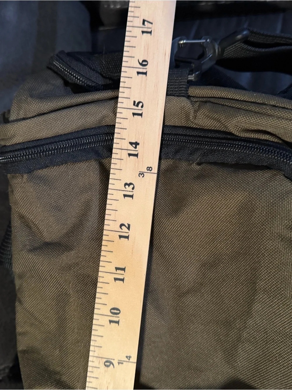 Eddie Bauer Olive Green Men's Duffel with Shoulder Strap